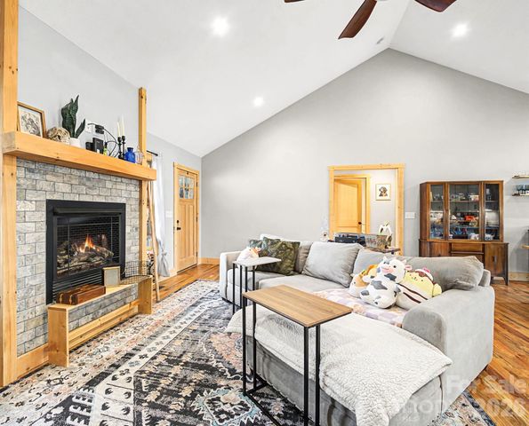 12 Crystal Cove Drive, Hendersonville, NC 28739