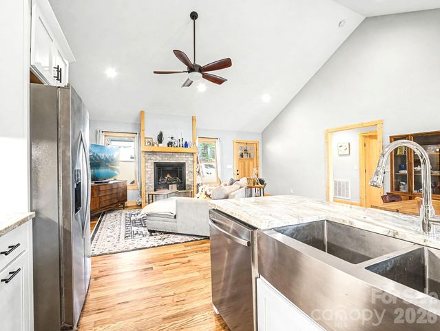 12 Crystal Cove Drive, Hendersonville, NC 28739