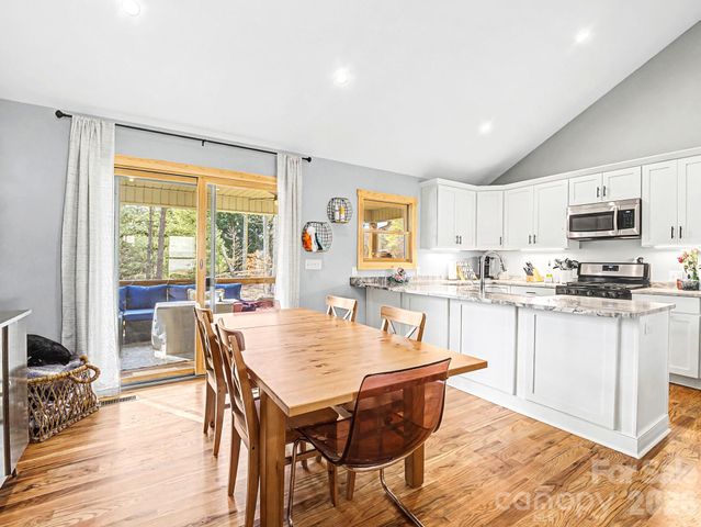 12 Crystal Cove Drive, Hendersonville, NC 28739