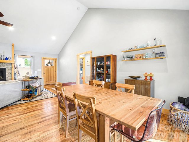 12 Crystal Cove Drive, Hendersonville, NC 28739