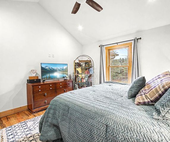 12 Crystal Cove Drive, Hendersonville, NC 28739