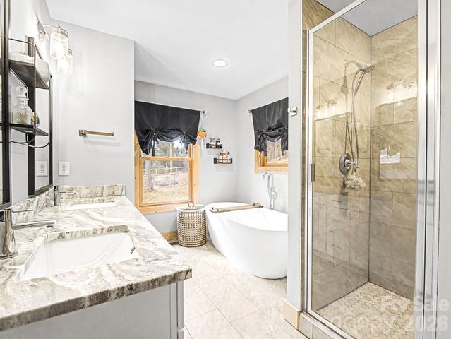 12 Crystal Cove Drive, Hendersonville, NC 28739