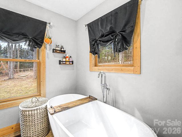 12 Crystal Cove Drive, Hendersonville, NC 28739