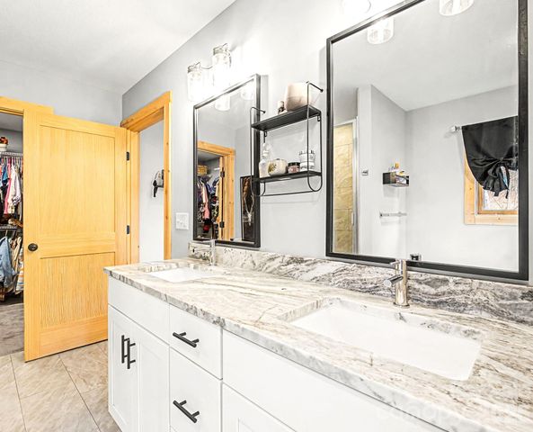 12 Crystal Cove Drive, Hendersonville, NC 28739