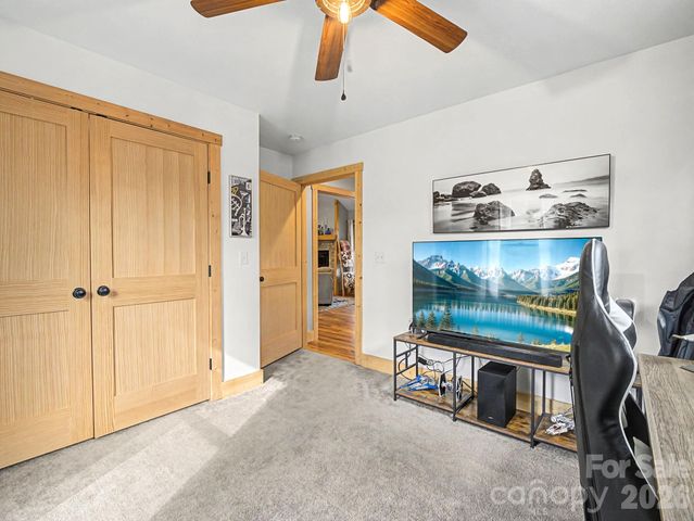 12 Crystal Cove Drive, Hendersonville, NC 28739