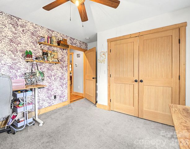 12 Crystal Cove Drive, Hendersonville, NC 28739