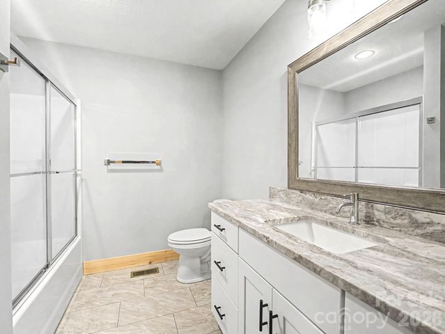 12 Crystal Cove Drive, Hendersonville, NC 28739