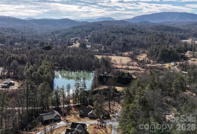 12 Crystal Cove Drive, Hendersonville, NC 28739