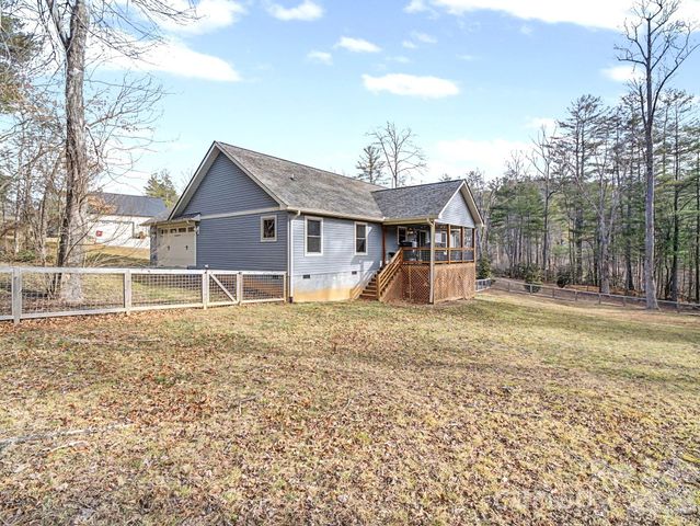12 Crystal Cove Drive, Hendersonville, NC 28739