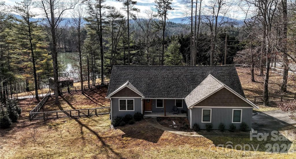 12 Crystal Cove Drive, Hendersonville, NC 28739