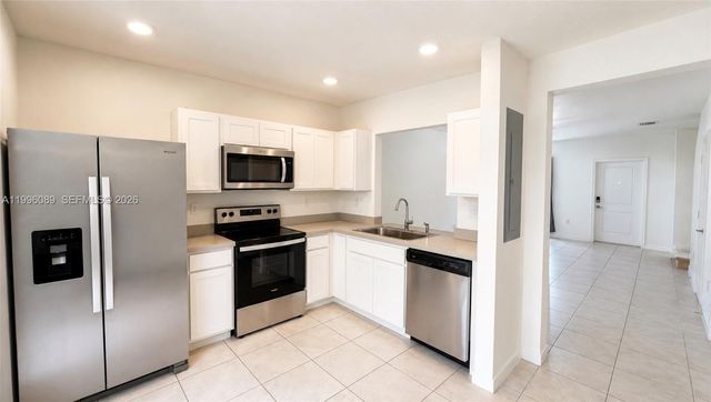 496 NE 5th St, Florida City, FL 33034
