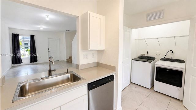 496 NE 5th St, Florida City, FL 33034