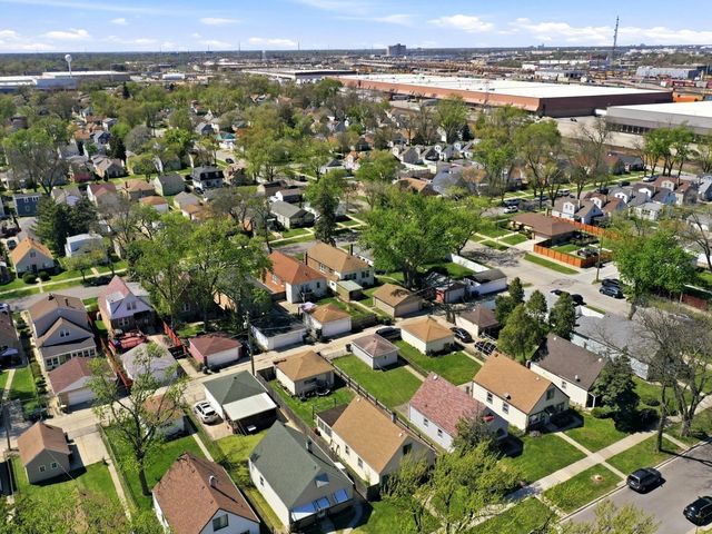 114 Geneva Avenue, Bellwood, IL 60104