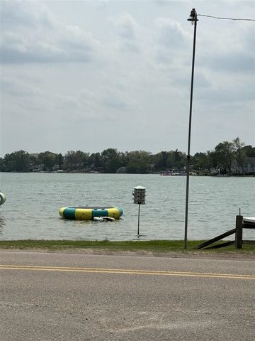 11108 Silver Lake Road, South Lyon, MI 48178