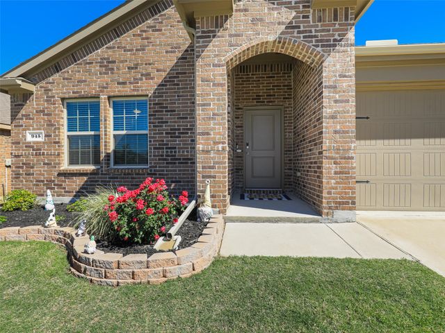 945 English Drive, Aubrey, TX 76227