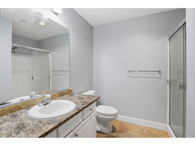 520 Se COLUMBIA RIVER Dr 422, Vancouver, WA 98660