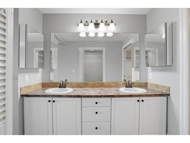 520 Se COLUMBIA RIVER Dr 422, Vancouver, WA 98660