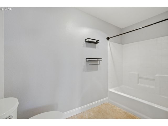 520 Se COLUMBIA RIVER Dr 422, Vancouver, WA 98660