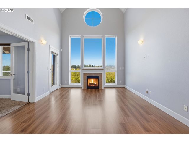 520 Se COLUMBIA RIVER Dr 422, Vancouver, WA 98660