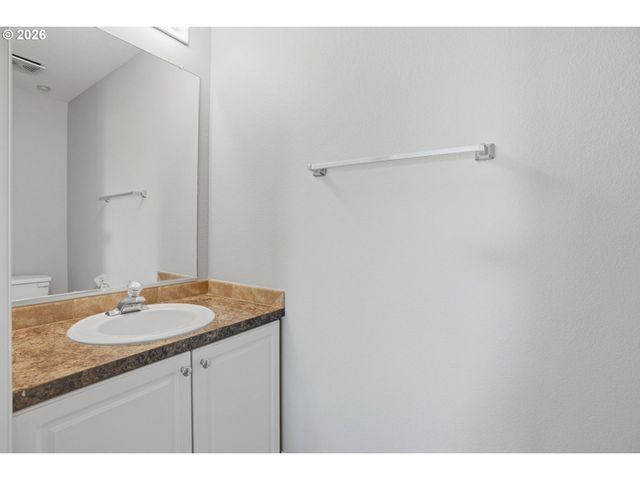 520 Se COLUMBIA RIVER Dr 422, Vancouver, WA 98660