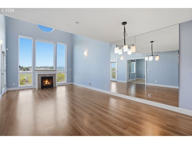 520 Se COLUMBIA RIVER Dr 422, Vancouver, WA 98660