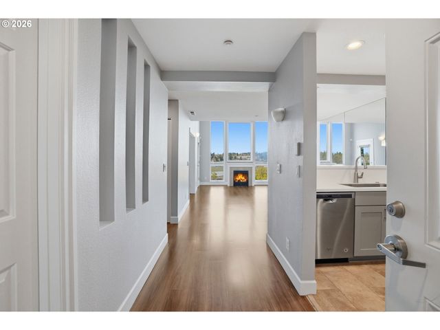 520 Se COLUMBIA RIVER Dr 422, Vancouver, WA 98660