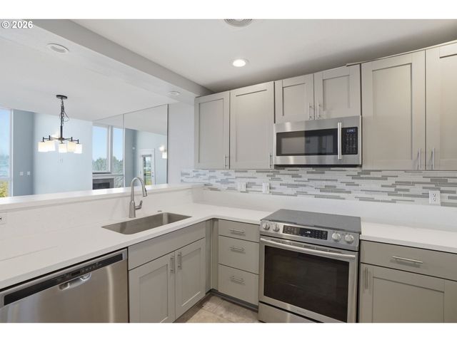 520 Se COLUMBIA RIVER Dr 422, Vancouver, WA 98660