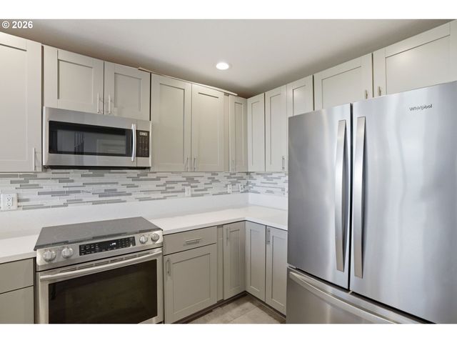 520 Se COLUMBIA RIVER Dr 422, Vancouver, WA 98660