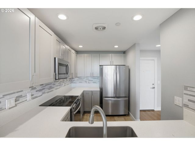 520 Se COLUMBIA RIVER Dr 422, Vancouver, WA 98660