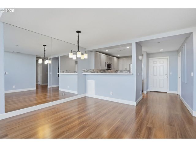 520 Se COLUMBIA RIVER Dr 422, Vancouver, WA 98660