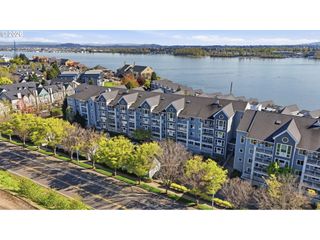 520 Se COLUMBIA RIVER Dr 422, Vancouver, WA 98660