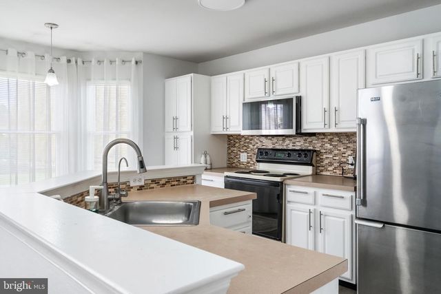 311 WINDSOR PL, Macungie, PA 18062