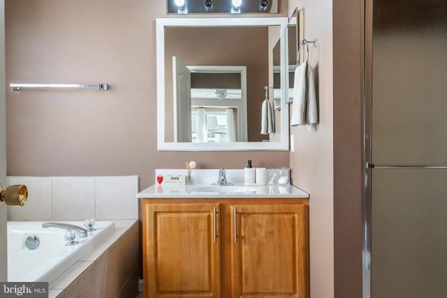 311 WINDSOR PL, Macungie, PA 18062