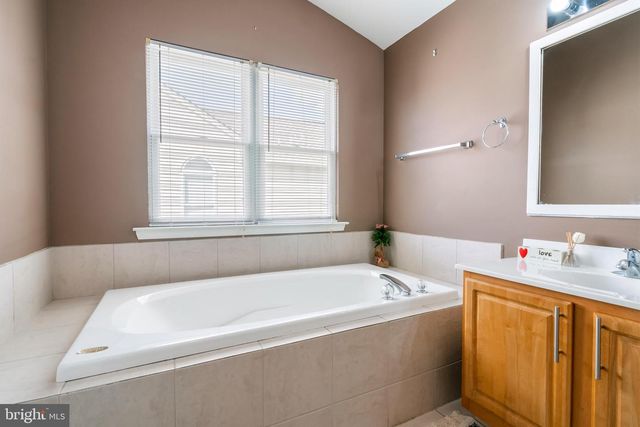 311 WINDSOR PL, Macungie, PA 18062