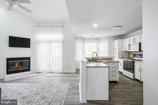 311 WINDSOR PL, Macungie, PA 18062