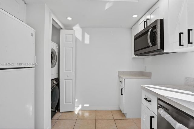 2475 NW 16th St Rd 310, Miami, FL 33125