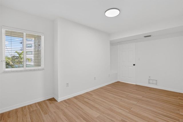 2475 NW 16th St Rd 310, Miami, FL 33125