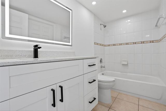 2475 NW 16th St Rd 310, Miami, FL 33125