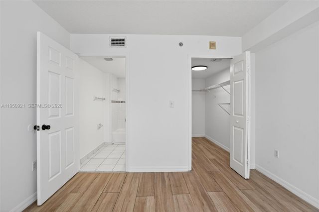 2475 NW 16th St Rd 310, Miami, FL 33125