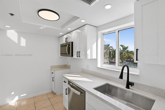 2475 NW 16th St Rd 310, Miami, FL 33125