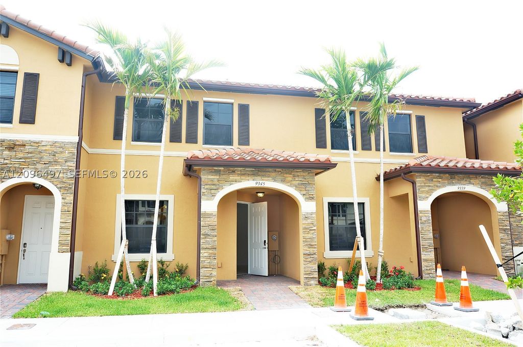 9345 W 33rd Ln, Hialeah, FL 33018