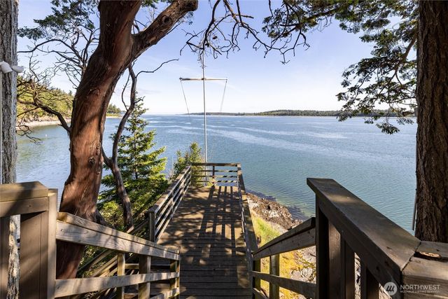 1217 Jamison Street, Lummi Island, WA 98262