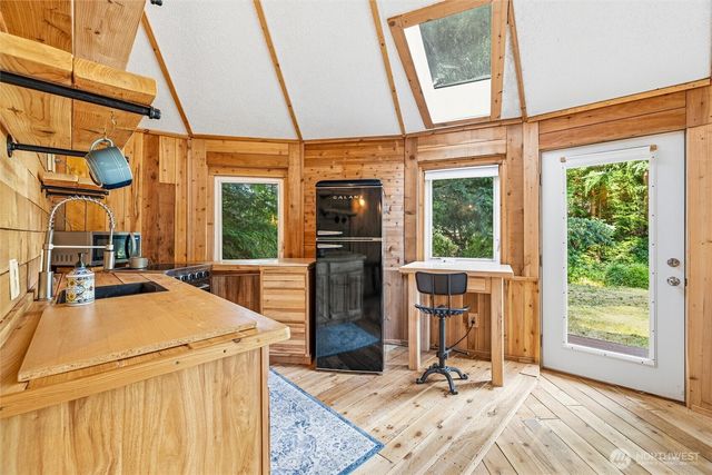 1217 Jamison Street, Lummi Island, WA 98262