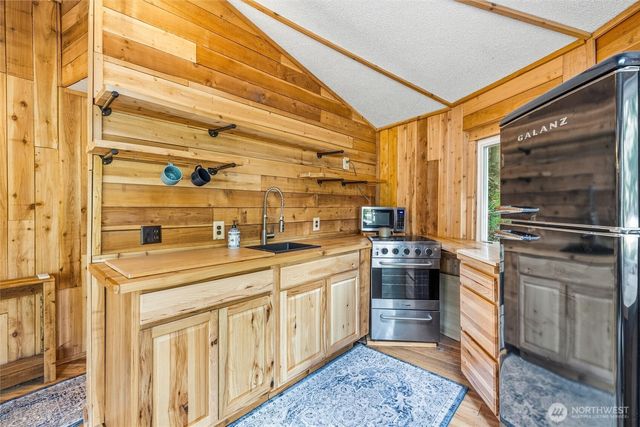 1217 Jamison Street, Lummi Island, WA 98262