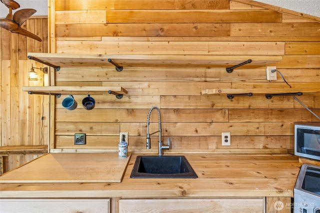 1217 Jamison Street, Lummi Island, WA 98262