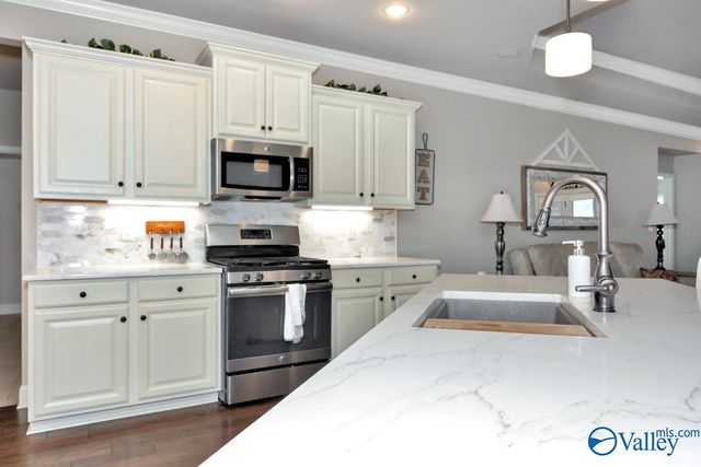 3020 Greenway Circle SE, Owens Cross Roads, AL 35763