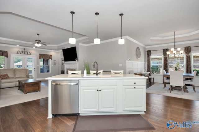 3020 Greenway Circle SE, Owens Cross Roads, AL 35763