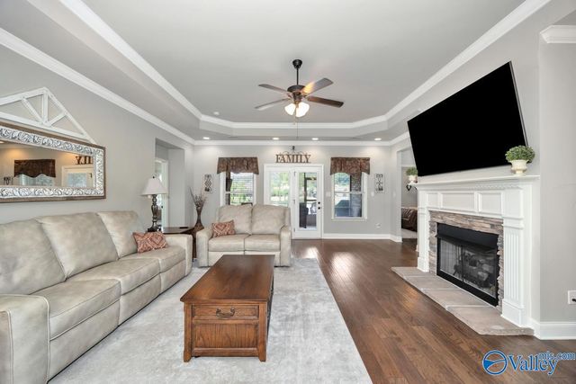 3020 Greenway Circle SE, Owens Cross Roads, AL 35763