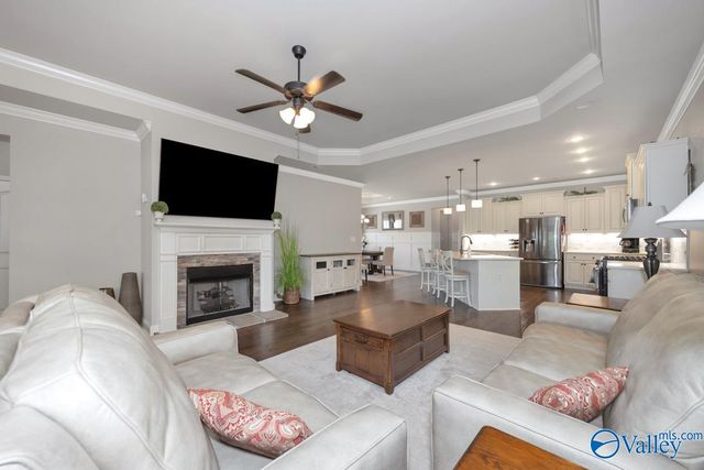 3020 Greenway Circle SE, Owens Cross Roads, AL 35763