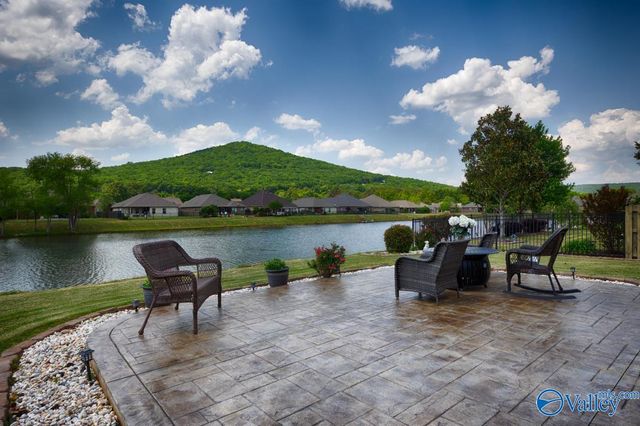 3020 Greenway Circle SE, Owens Cross Roads, AL 35763